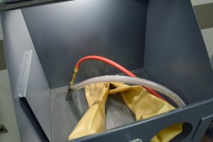 Tabletop-Suction-Blast-Cabinet-3